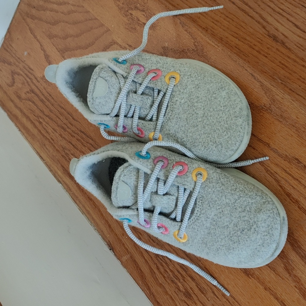 Girls Allbirds sneakers